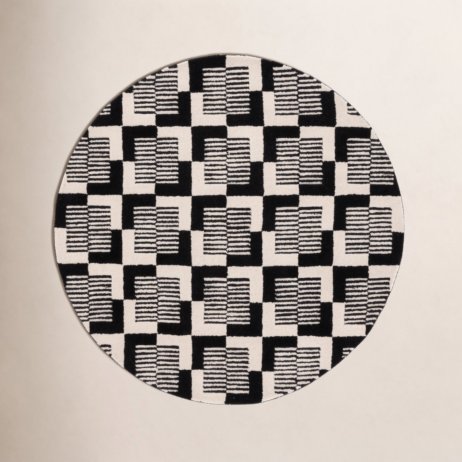 Harton Hand-Tufted Geometric Rug, Round 6'