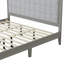 Très grand lit plateforme moderne de style Mid-Century californien, structure en bois massif robuste avec tête de lit capitonnée, tissu gris ardoise et fabrication en bois pour une chambre résidentielle