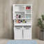 Armoire à linge autoportante avec portes et tablettes, avec panier à linge inclinable et plusieurs espaces de rangement, avec tablettes ouvertes et réglables pour répondre à vos besoins en matière de rangement pour la lessive.