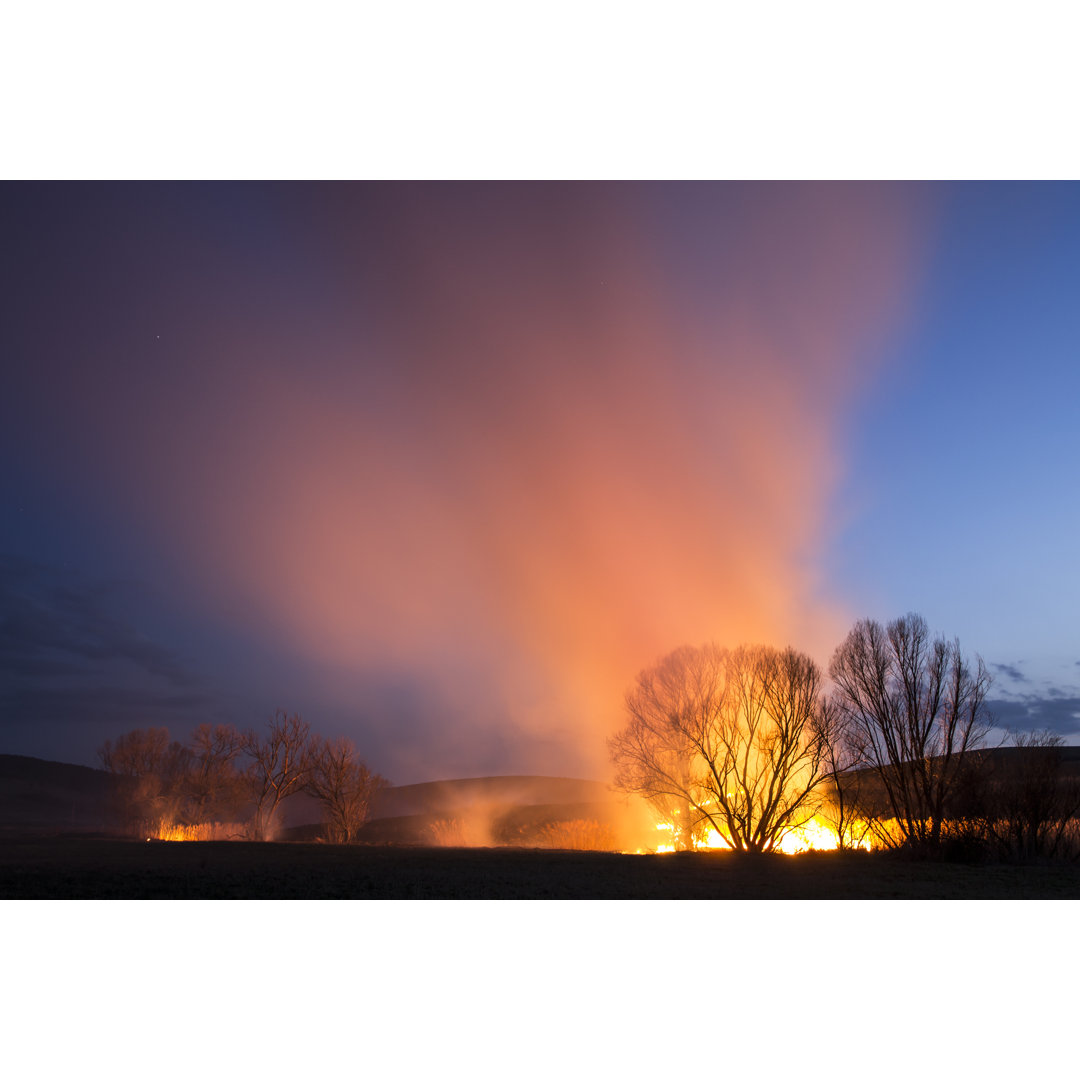 Orange Smoke von Fodor - Kunstdrucke auf Leinwand