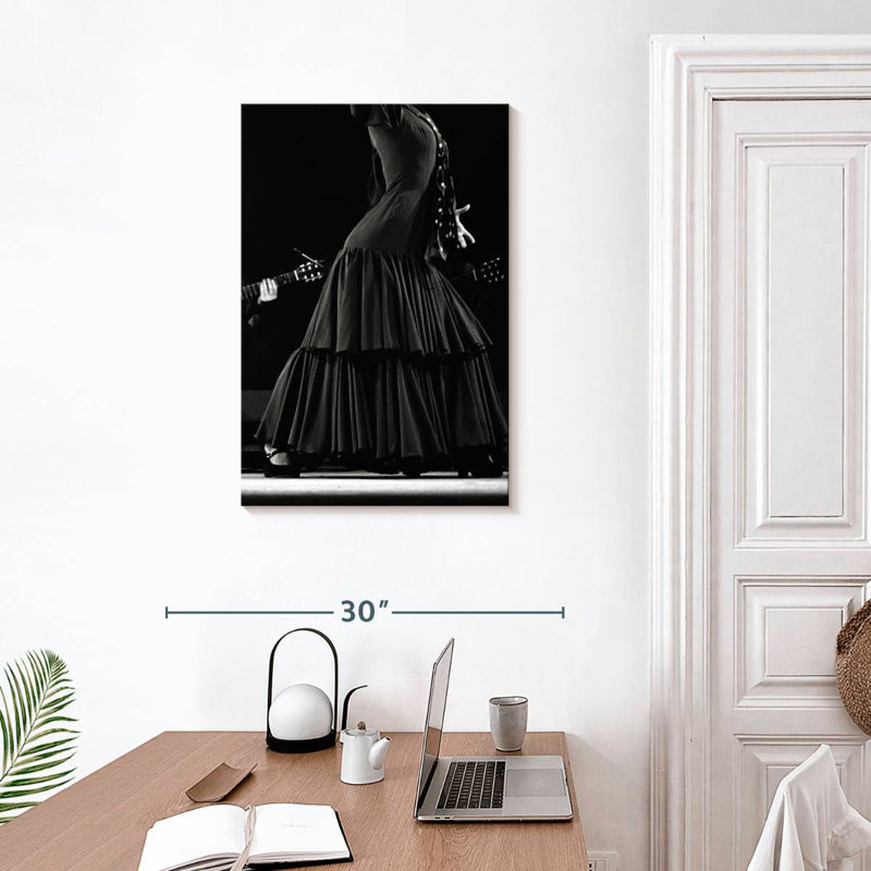 Danse flamenco Enn BW, H 30 po x l 20 po