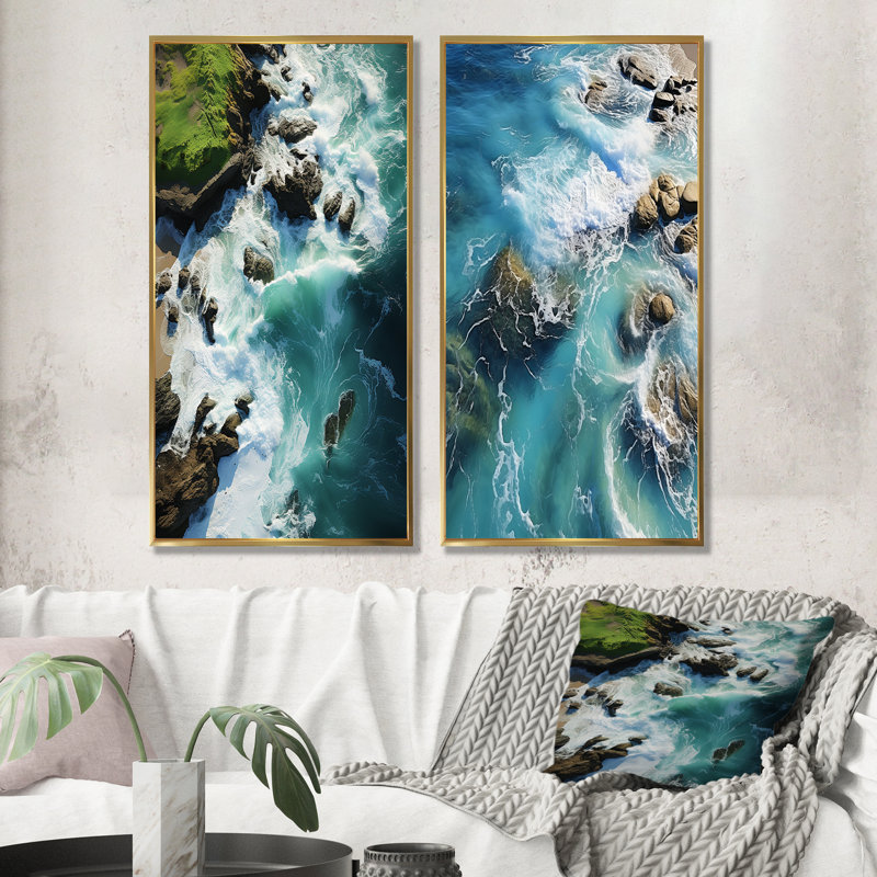 Vue aérienne sur une île tropicale IV - plage, ensemble d'art mural sur toile 2, Cadre flottant doré, H 28 po x l 25 po