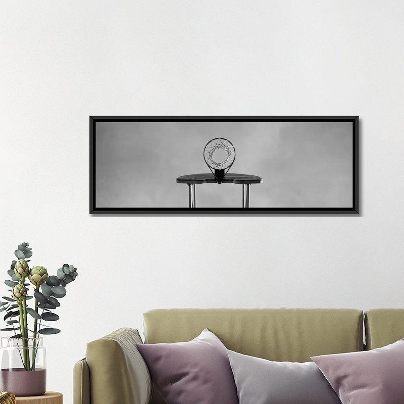 «Low Angle View of a Basketball Hoop», impression panoramique sur toile tendue, H 24 po x l 72 po x P 1,5 po, Toile tendue
