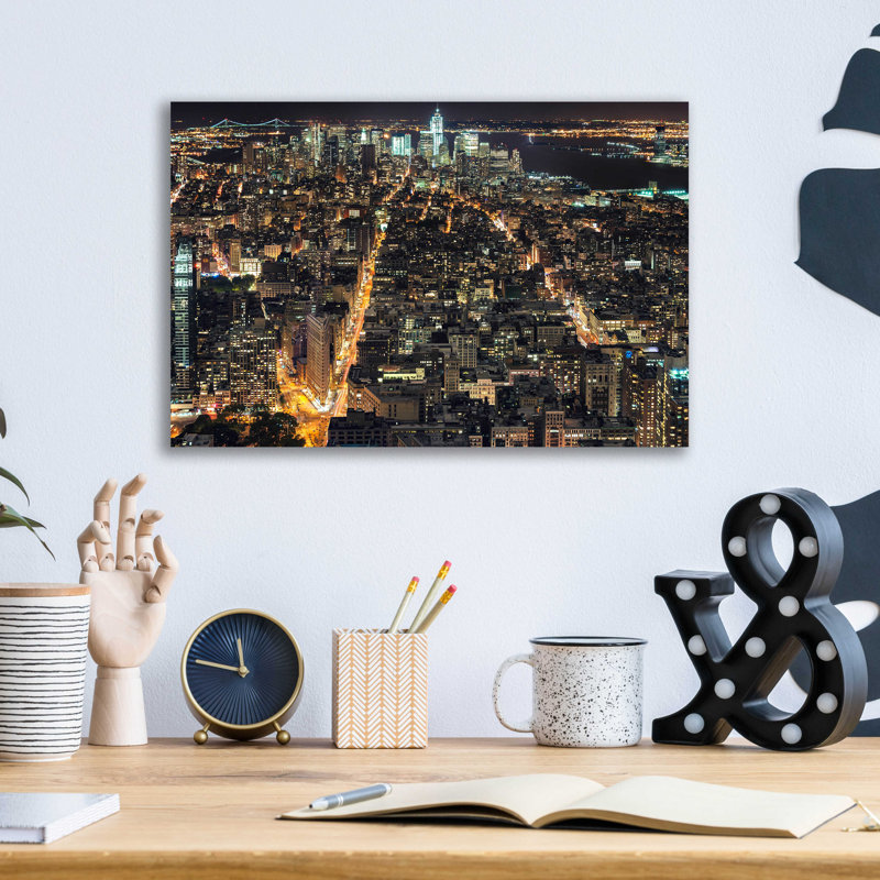 «That New York Feeling» par Natalie Mikaels, H 12 po x l 16 po x P 0,13 po