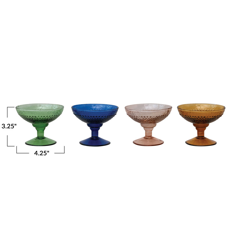Ensemble de verres taillés embossés