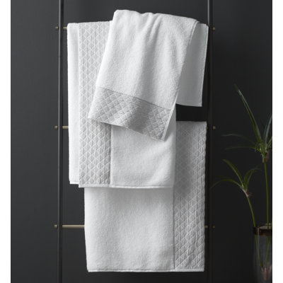 Zero Twist Sparkle Towel