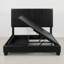 Lit double à cadre en bois noir de 68,5 cm de hauteur avec tête de lit rembourrée et garniture décorative cloutée.-154008011