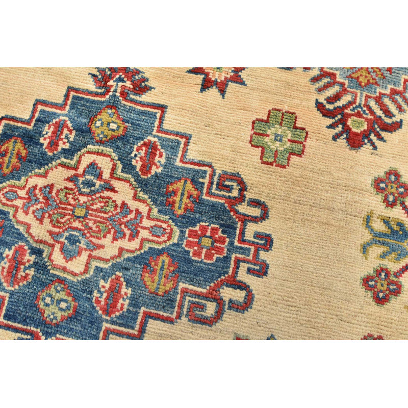 Tapis géométrique beige en laine noué à la main à motif géométrique Kazak 5 pi 9 po x 7 pi 11 po