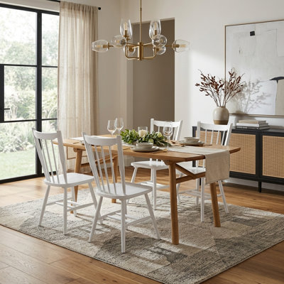 Ensemble de salle à manger Modern Farmhouse - Table en bois massif avec coins arrondis et pieds triangulaires anti-vacillement - Chaises Windsor classiques avec dossier à broche - Ensemble de cuisine et salle à manger 5/7 pièces