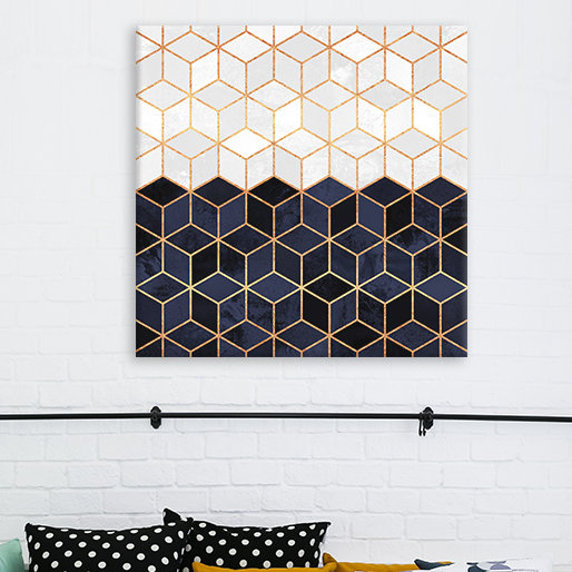 «White and Navy Cubes» par Elisabeth Fredriksson - impression sur toile tendue, H 37 po x l 37 po x P 1,5 po