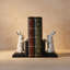 Ensemble de 2 serre-livres Vintage Lapin - résine blanche patinée avec base en fonte lourde, décor rustique