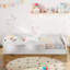 Lit simple tapissier sur pied, blanc