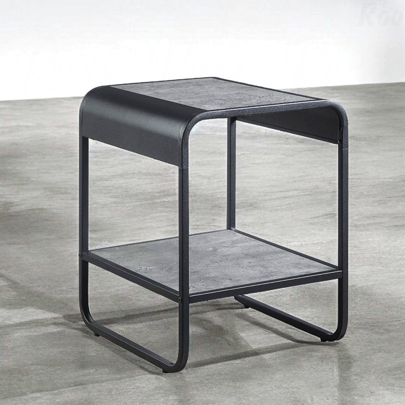 Table de bout en métal avec tablette inférieure gris béton