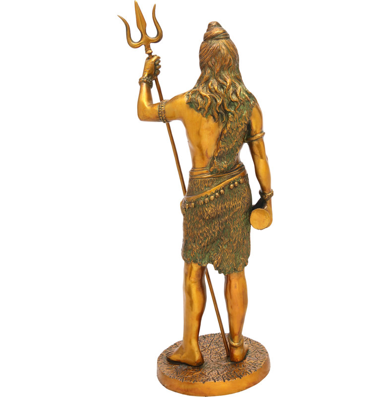 Shiva debout, brandissant son trident