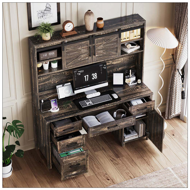 Bureau de direction avec huche et station de charge, bureau d'ordinateur avec 2 portes de grange coulissantes, 5 tiroirs et armoire de rangement avec tablette réglable à 3 positions