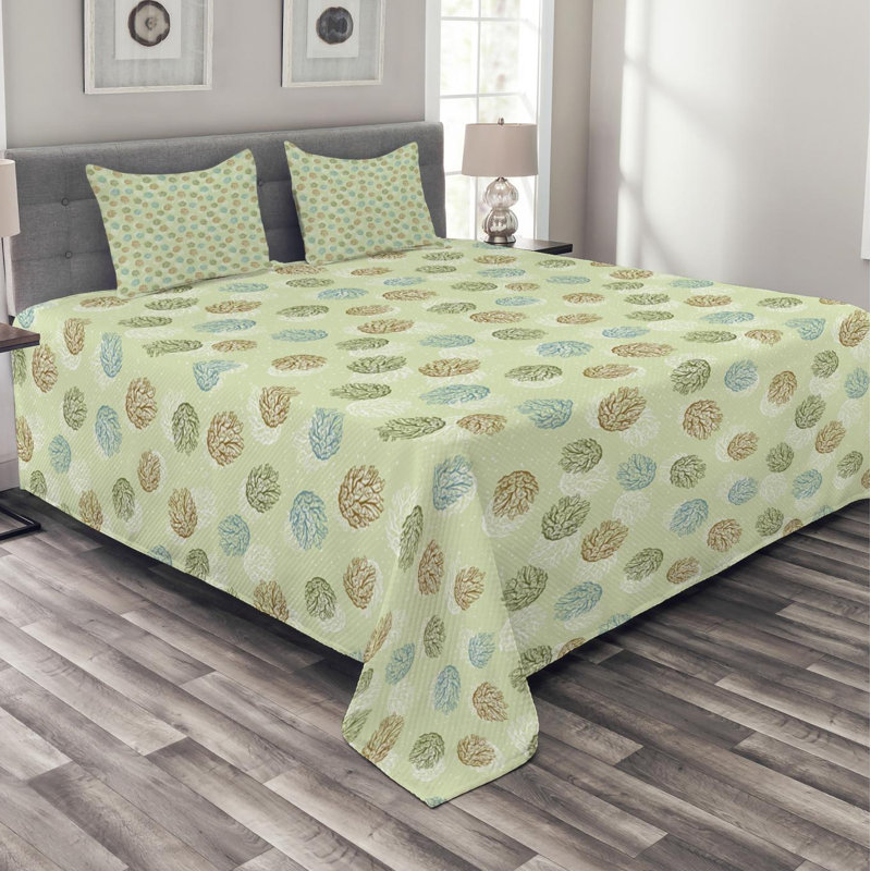Farmhouse / Country Floral Coverlet, King Coverlet + 2 Shams