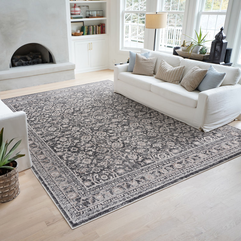 Tapis oriental gris foncé en polypropylène et polyester Saxton, Rectangle 5 pi 3 po x 7 pi 3 po