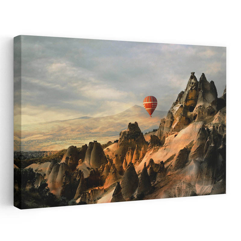 «Hot Air Balloon Over Cappadocia Dreamy Serene Abstract Landscape Nature», reproduction d'art, 40" H x 60" W
