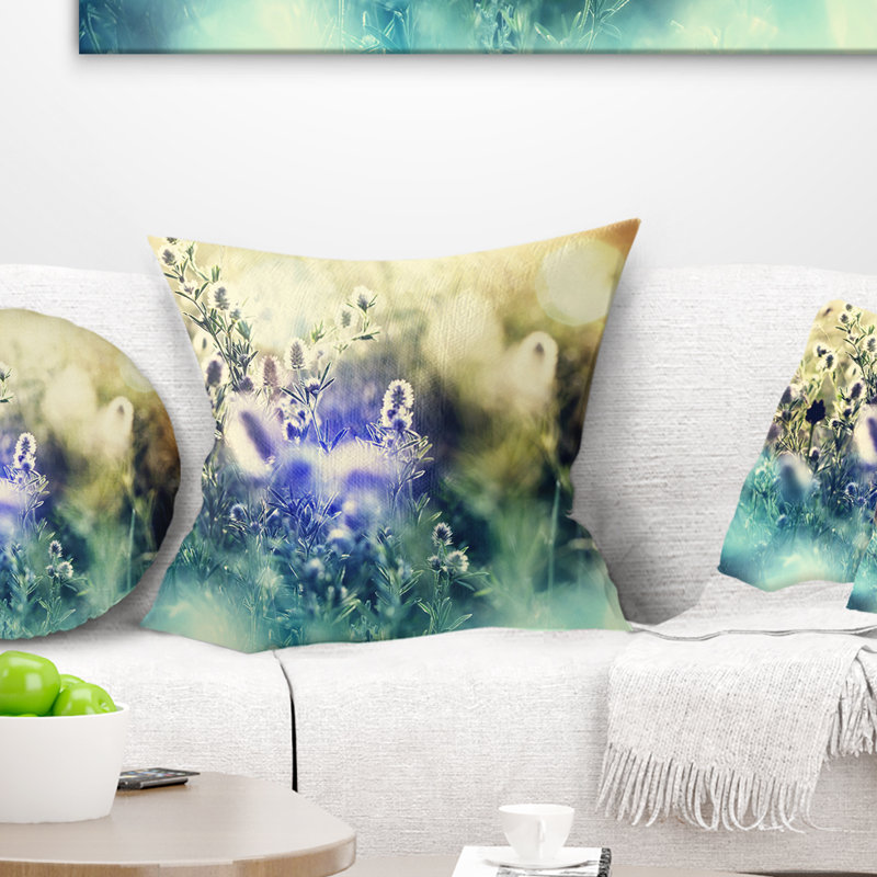 Blue Mountain Meadow Flowers - coussin à imprimé floral, 18 po x 18 po, Coussin décoratif