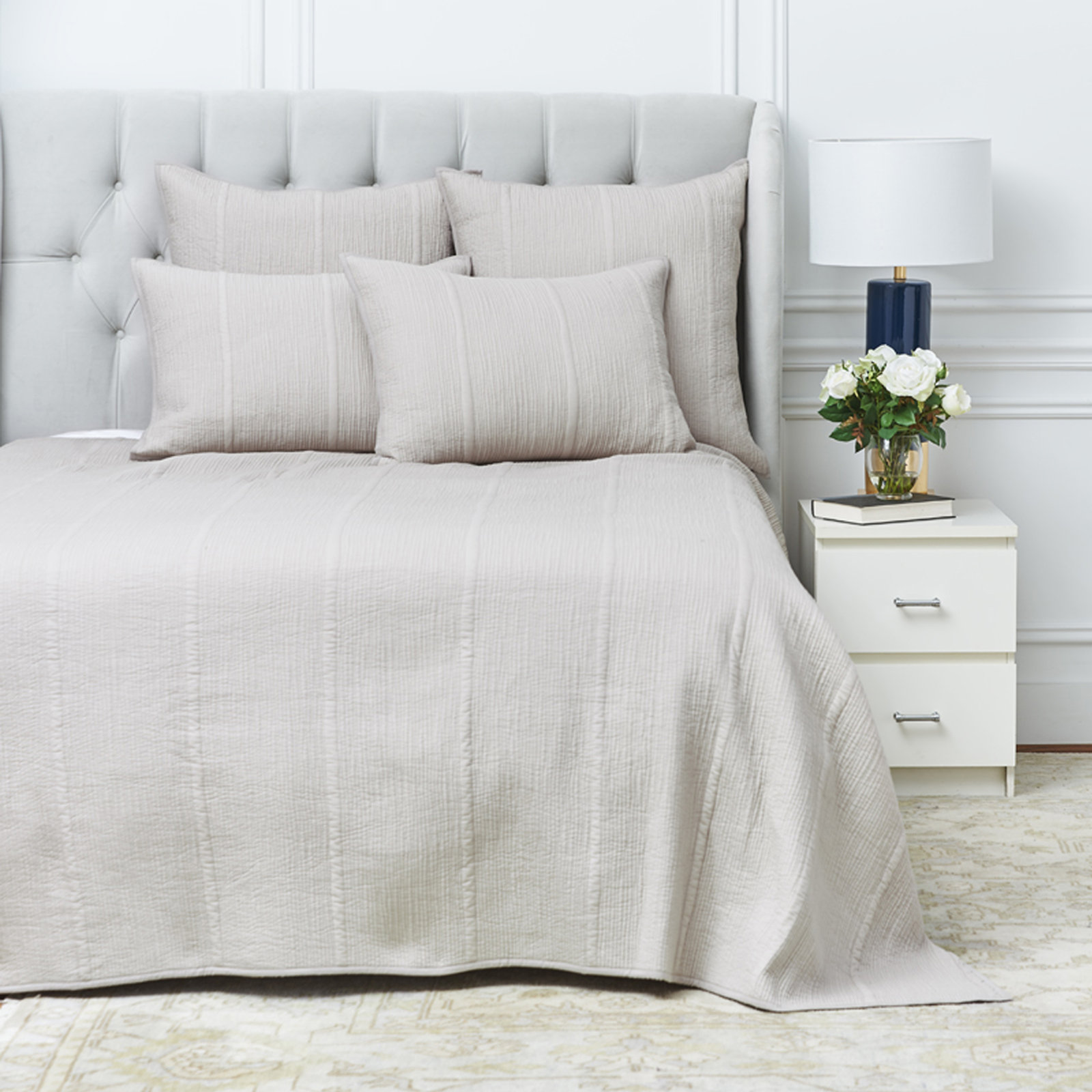 Maxine Oyster Standard Cotton Quilt, Queen Quilt
