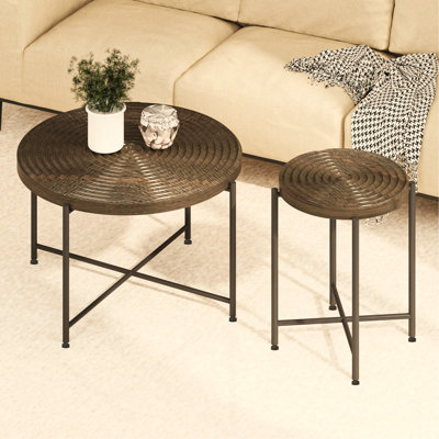 Table de bout et ensemble de 2 pièces de table basse et plateau en MDF imperméable avec revêtement en PVC pattes cylindriques en métal noir patiné - charme rustique classique noyer foncé.
