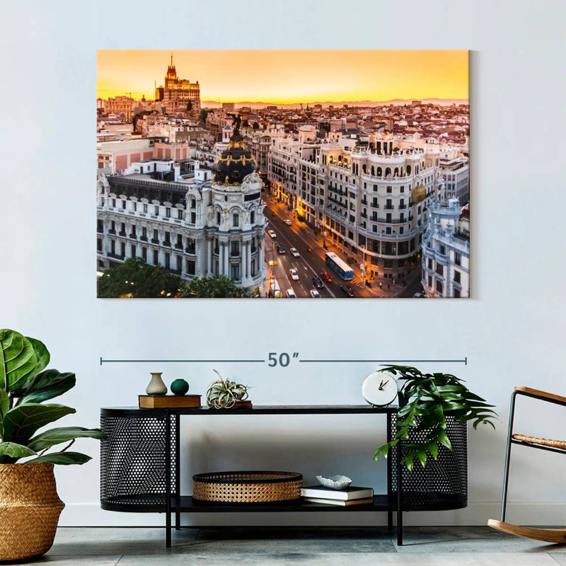 Nicci Gran Via, rue commerciale, H 34 po x l 51 po