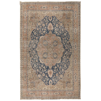 Tapis turc traditionnel en laine fine aux couleurs douces