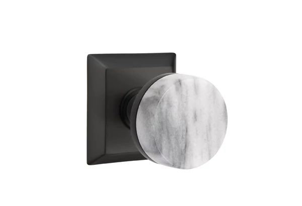 Mortaise intérieure Emtek Select Passage avec rosette Quincy et tige conique, bouton en marbre blanc (LH), Dos plat