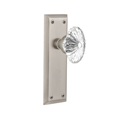 New York Plate with Oval Fluted Crystal Door Knob