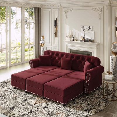 Canapé Chesterfield en velours avec garniture cloutée et coussins