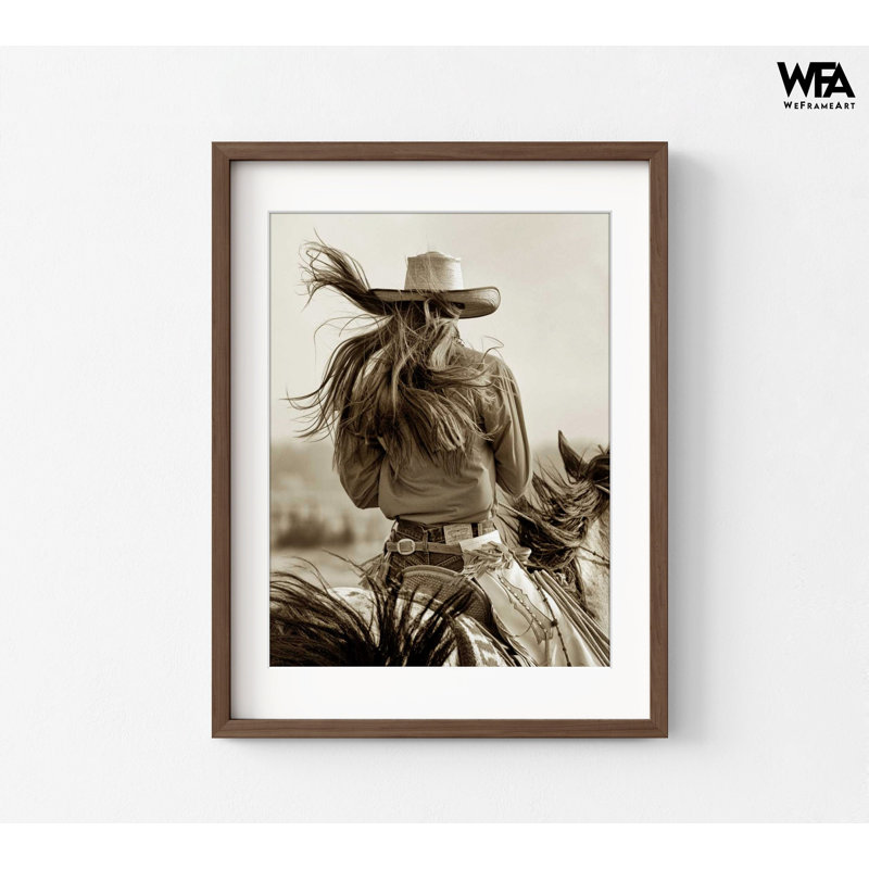 Windswept Horse Ride Cowgirl Photo30x40", H 40 po x l 30 po, Encadrement brun, Blanc / Blanc