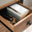 Bureau avec rangement organisé