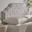 Grand lit et tête de lit double gris - Style moderne avec capitonnage à boutons et détails cloutés attrayants Assemblage recouvert de tissu enchanteur