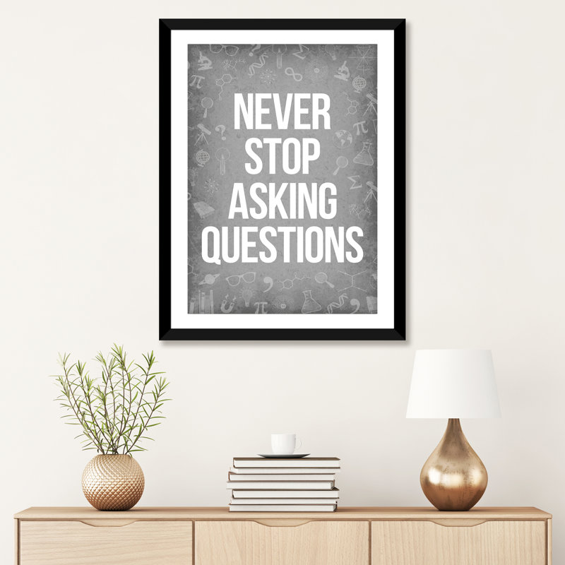 «Never Stop Asking Questions», reproduction d'art textuel, H 32 po x l 24 po x P 1 po, Papier encadré noir, Blanc