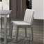 Salle à manger 5 pièces à finition grise avec table rectangulaire et 4 chaises, sièges rembourrés beiges, placage en bois d'hévéa, mobilier de style transitionnel 5, table, beauté classique en bois massif