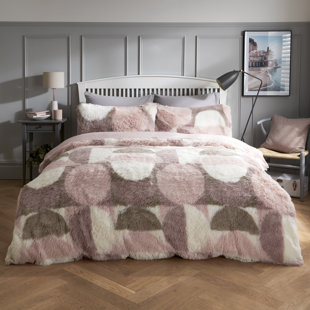Kratika Polyester Geometric Shapes Duvet Cover Set with Pillowcases