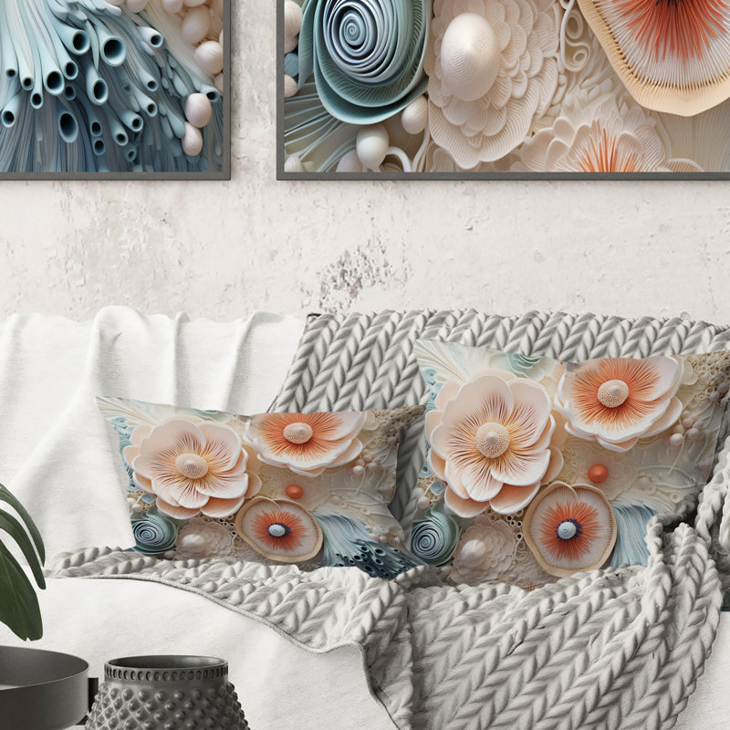 Coussin bleu et blanc avec motif de coraux sous l'eau I - Coastal Coral Under Water