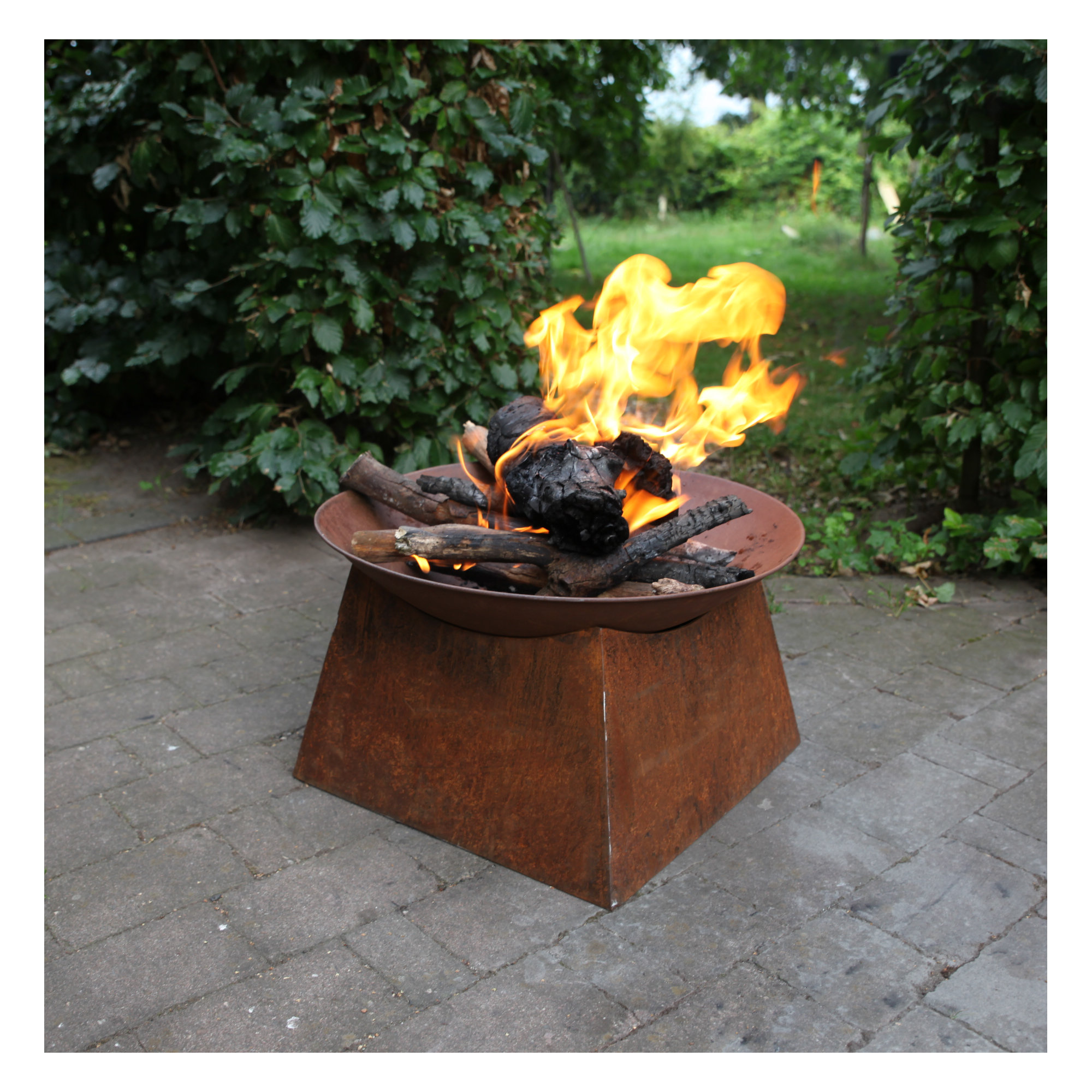 Howland Round Fire Pit, 8.1" H x 23" W x 23" D