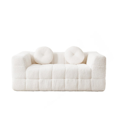 Canapé moderne de 66,5 pouces sans os avec deux coussins décoratifs circulaires, tissu en polyester à poils longs texturé litchi doux pour la peau, canapé à deux places en mousse à carreaux