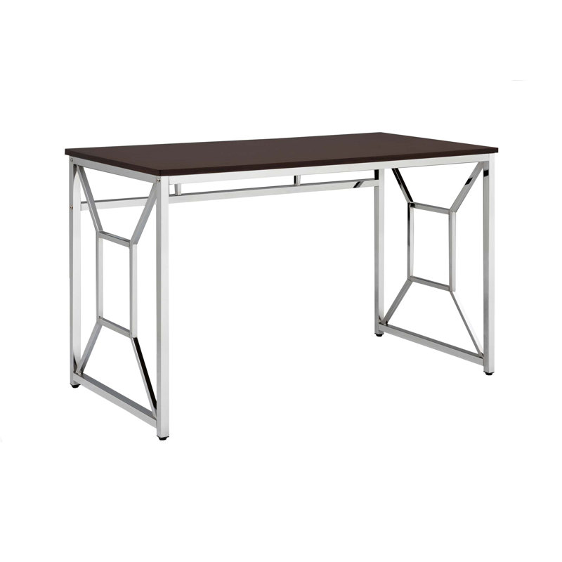 Bureau avec pieds chromés et plateau brun anti-rayures Martha, parfait pour les espaces de travail modernes et productifs