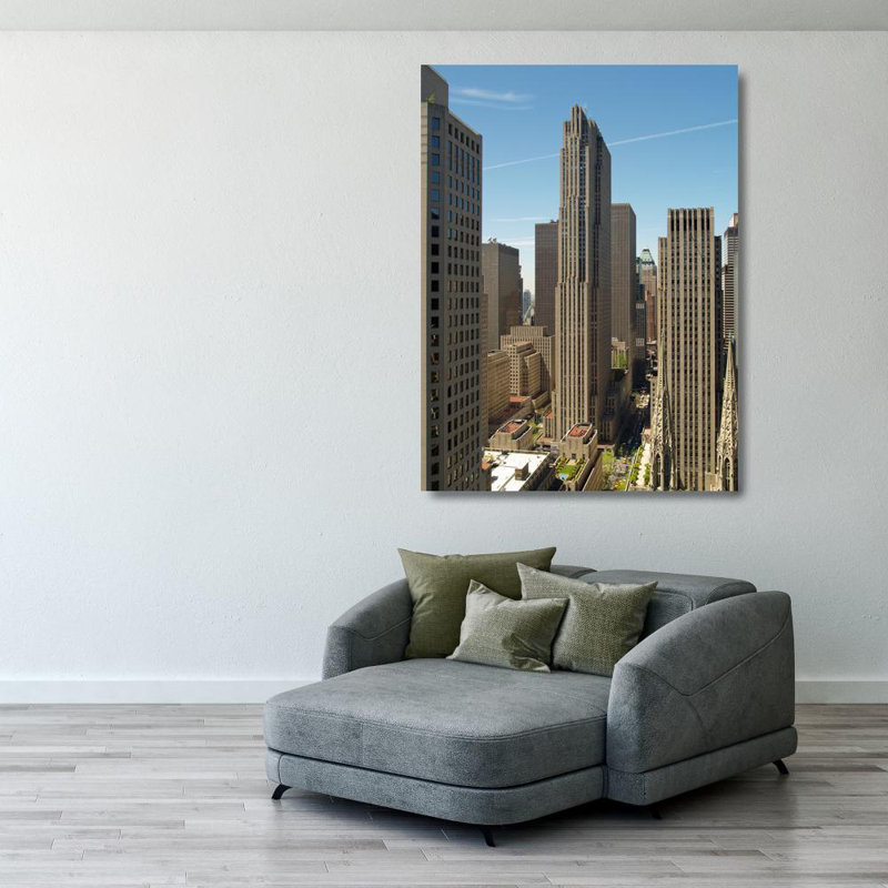 New York, GE, bâtiment de nuit, H 38 po x l 28 po