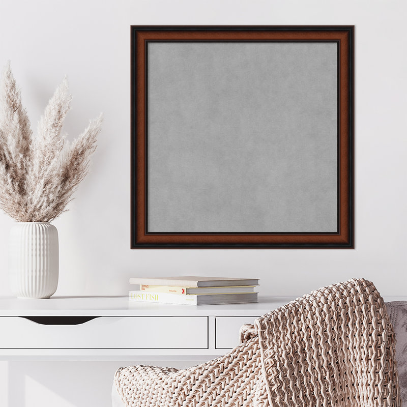 Tableau magnétique encadré étroit noyer de Chypre, H 23 po x l 23 po