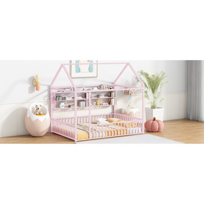 Lit en métal rose avec clôture et tablettes - Taille double, créant une chambre fonctionnelle et confortable