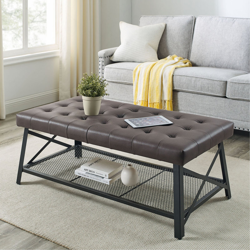 Table basse capitonnée en similicuir