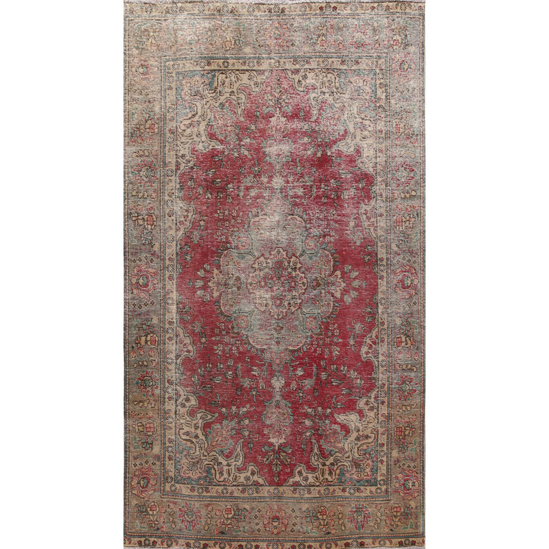 Tapis unique en laine noué à la main des années 1960 de 5 pi 10 po x 9 pi 6 po en rouge / beige