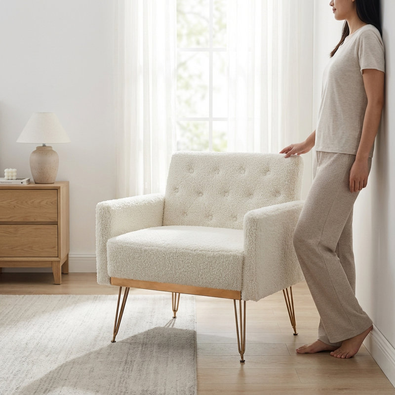 Fauteuil de lecture confortable et moderne avec siège large et dossier incliné