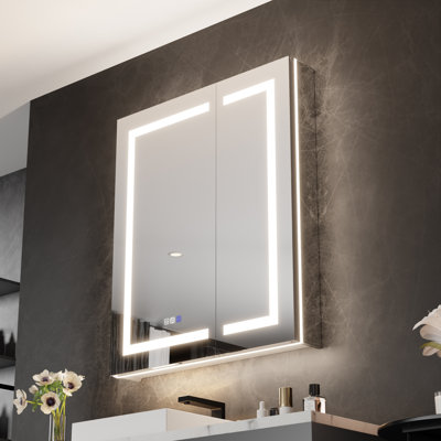 Rangement de salle de bain moderne intelligent en aluminium avec prise murale Gfci, miroir anti-buée et éclairage réglable pour les maisons de luxe