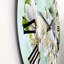Oiseau gris sur une branche d'un arbre en fleurs - Horloge murale traditionnelle-60186937