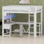 Lit mezzanine peu encombrant avec bureau, tablettes, lumières DEL et station de charge-129169058