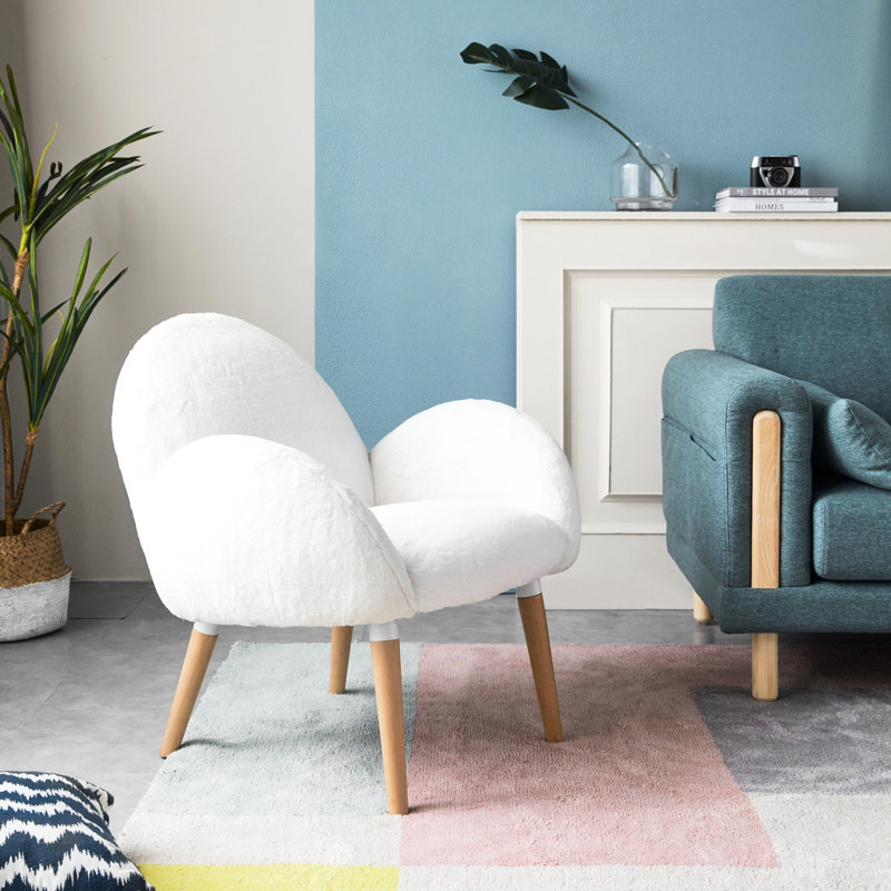 Chaise moderne en tissu d'agneau blanc avec structure en bois de hêtre massif pour le salon et l'hôtel